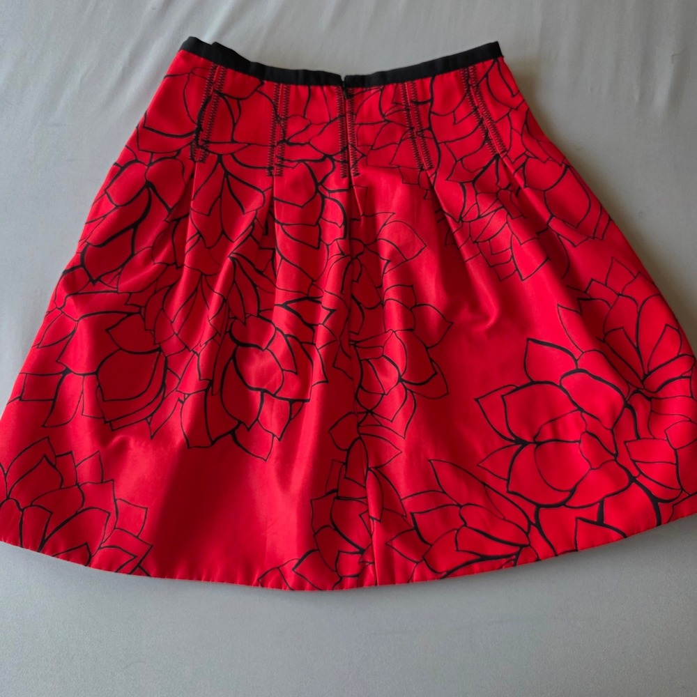 GAP Womens Red Floral Pleated Skirt Size 0 Black Accent Career Party - Picture 2 of 9